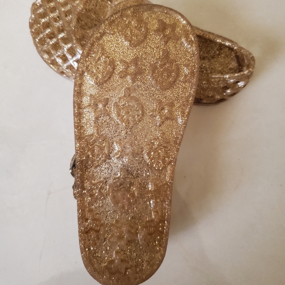 🚫🚫SOLD🚫🚫Glittery Gold water sandals for girl size 9 - Picture 4 of 4